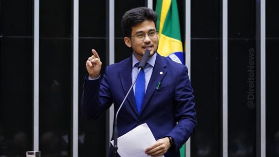 projeto pune prisao incentivar permitir mudanca sexo criancas adolescentes