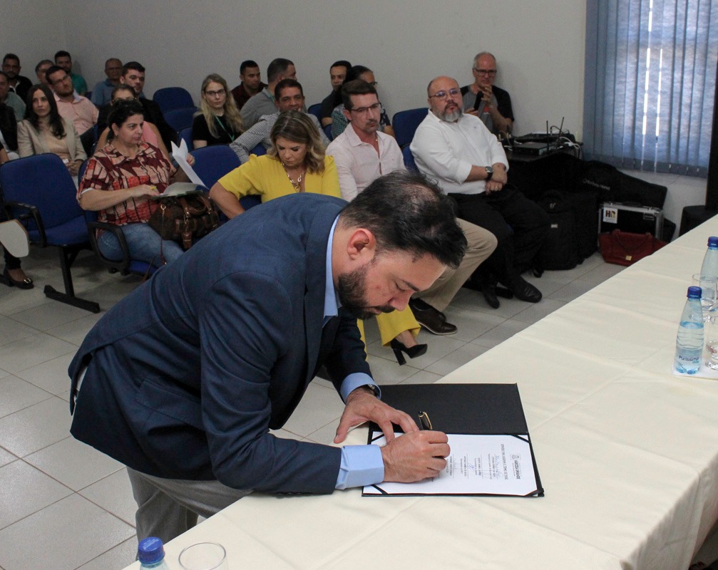 6f6fa77e446cc4207cd40060cd86126a-1