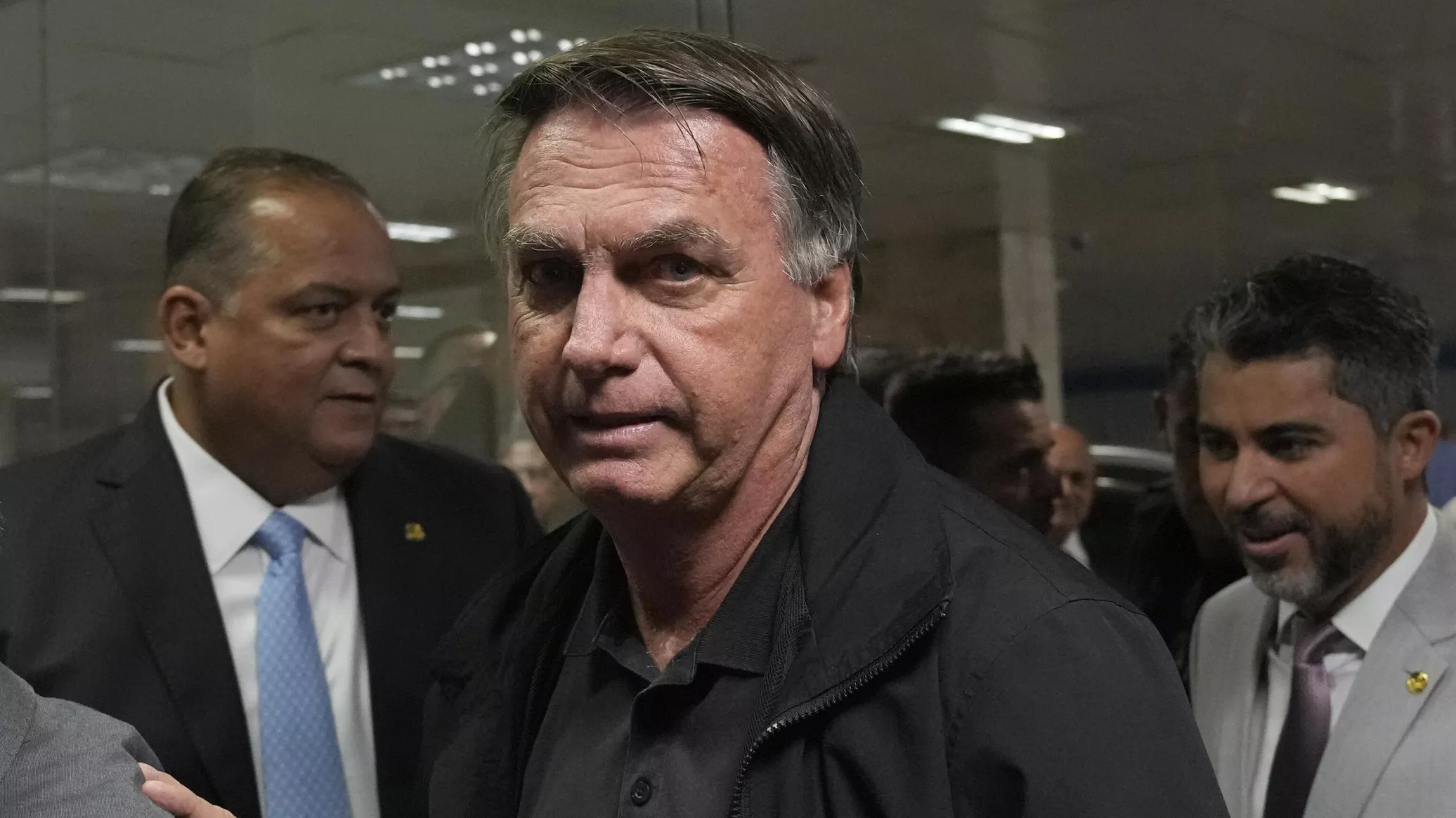 Ministros do STF cogitaram prisão de Bolsonaro, mas optaram por tornozeleira eletrônica, diz mídia 3