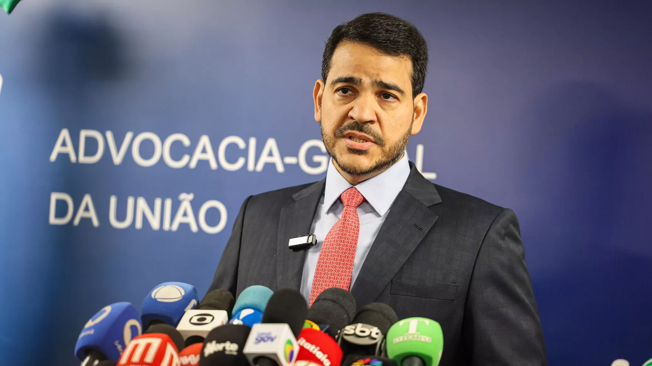 Mídia: AGU quer investigação sobre possível lucro de investidores com informação privilegiada sobre tarifaço 1