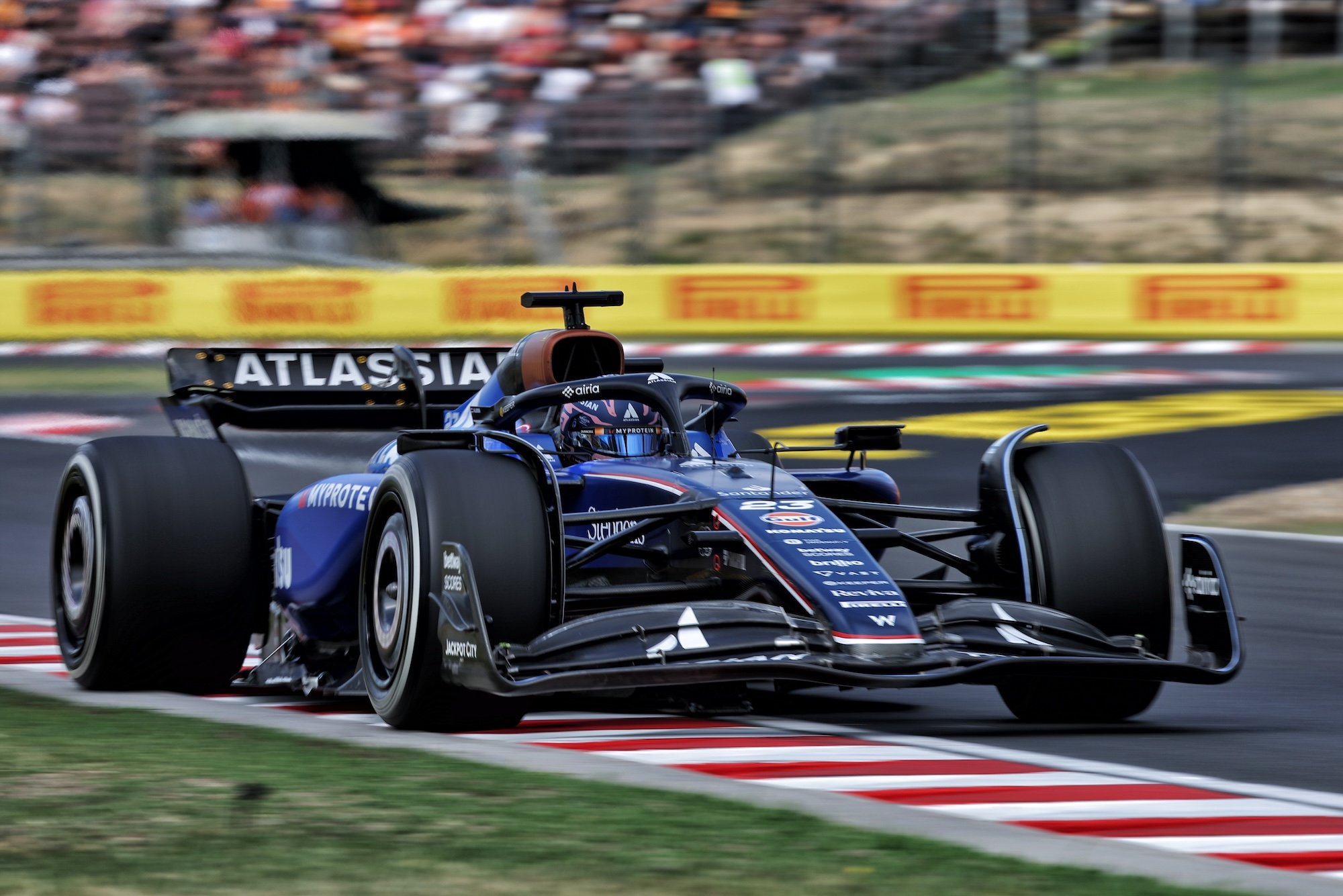 F1: Albon crê que Williams tem"boa base" para se recuperar no regulamento 2026 Alexander Albon (THA) Atlassian Williams Racing FW47.