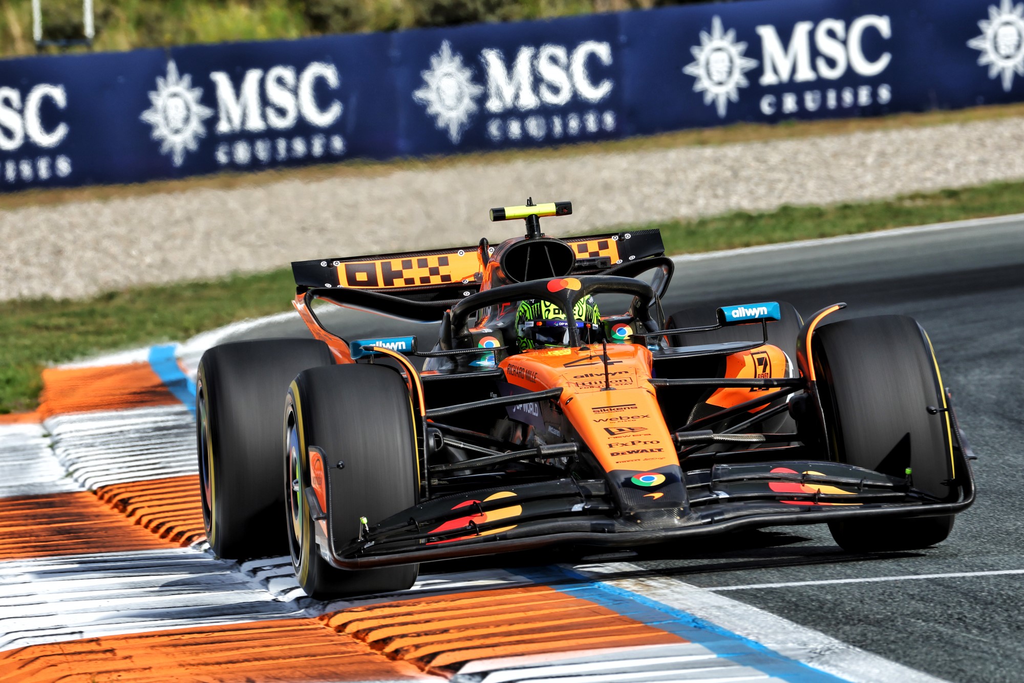 Lando Norris (GBR) McLaren MCL39.