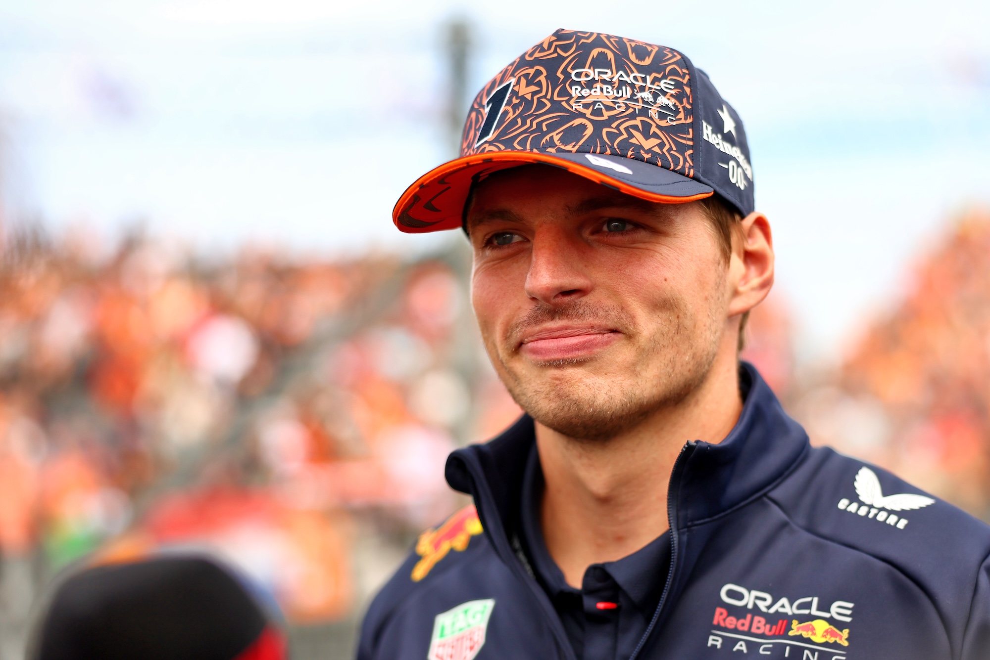F1: Verstappen diz que gostaria de voltar no tempo para'aproveitar mais' 2023 Max Verstappen (NLD) Red Bull Racing on the drivers' parade.