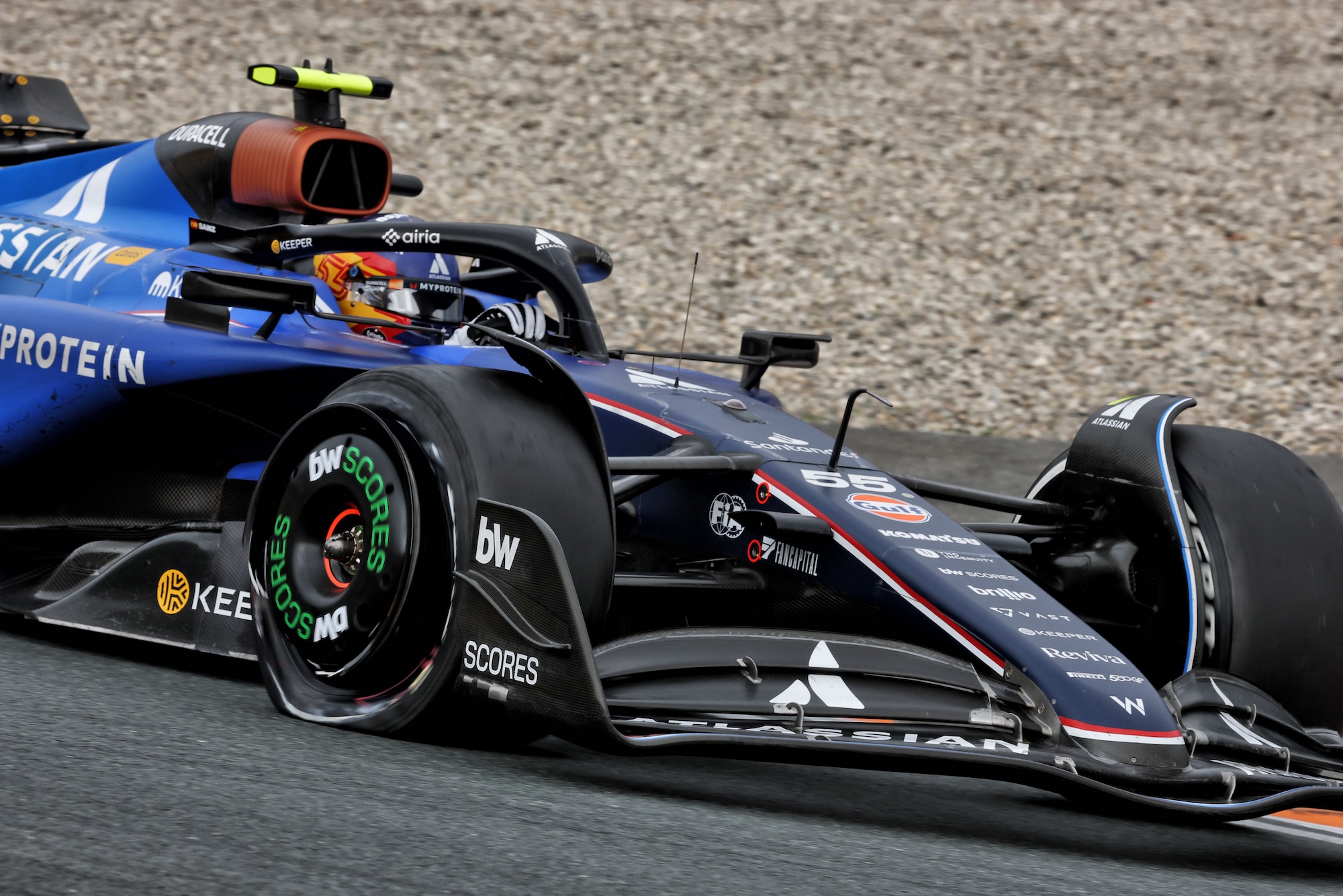 F1: Villeneuve critica punição da FIA a Sainz na Holanda Carlos Sainz (ESP) Atlassian Williams Racing FW47 with a puncture.