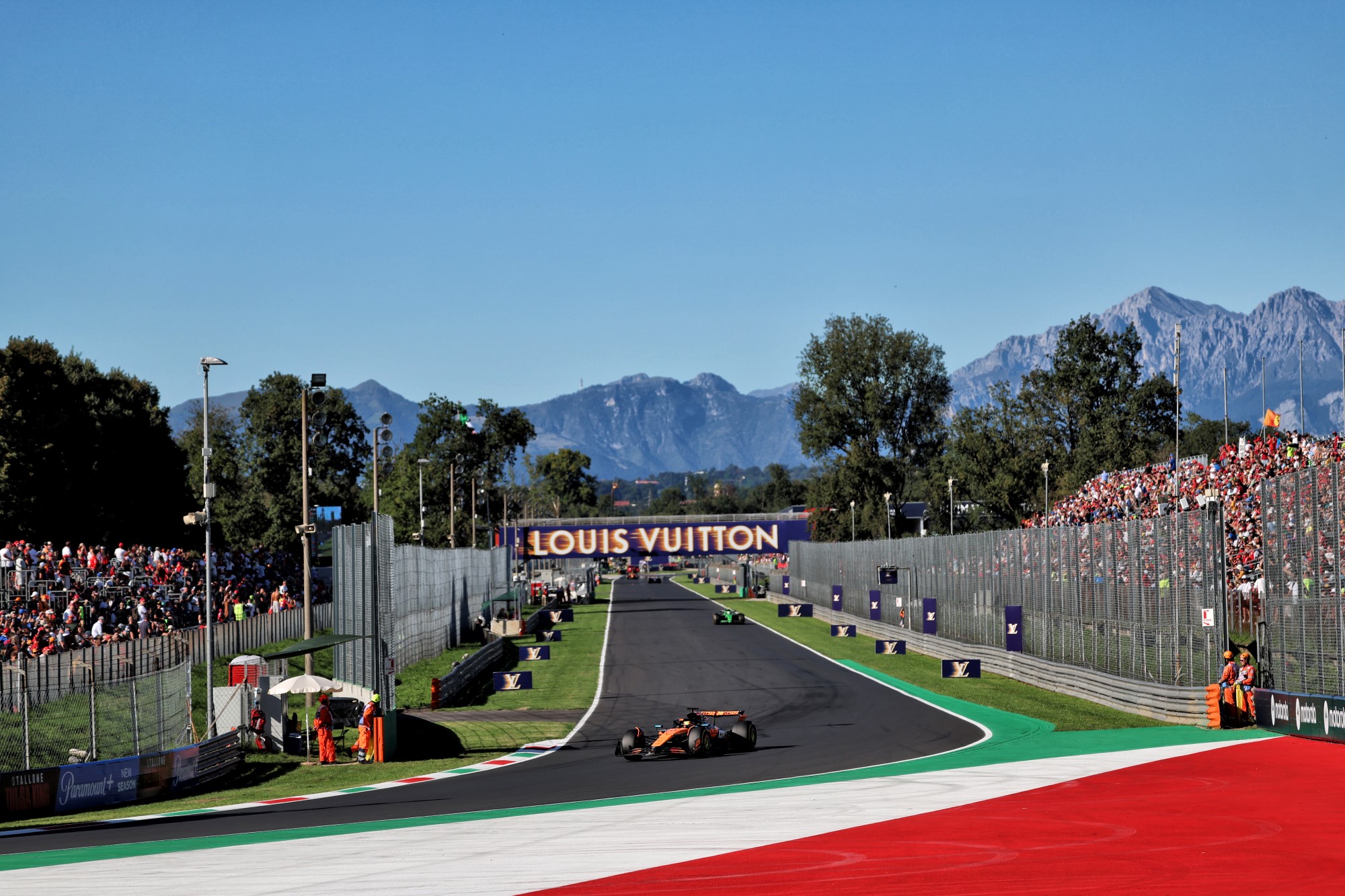 Oscar Piastri (AUS) McLaren MCL39.
