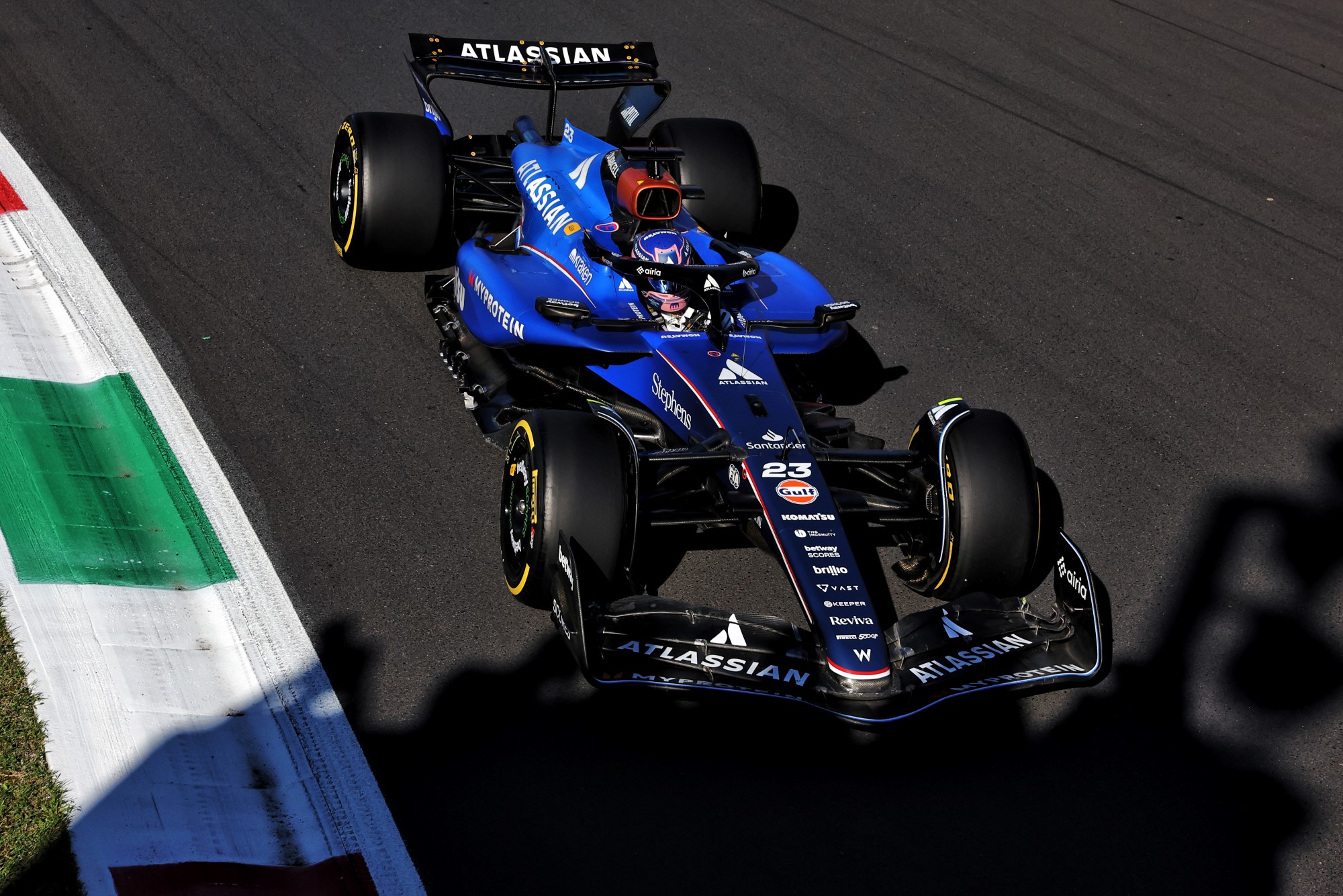 Alexander Albon (THA) Atlassian Williams Racing FW47.