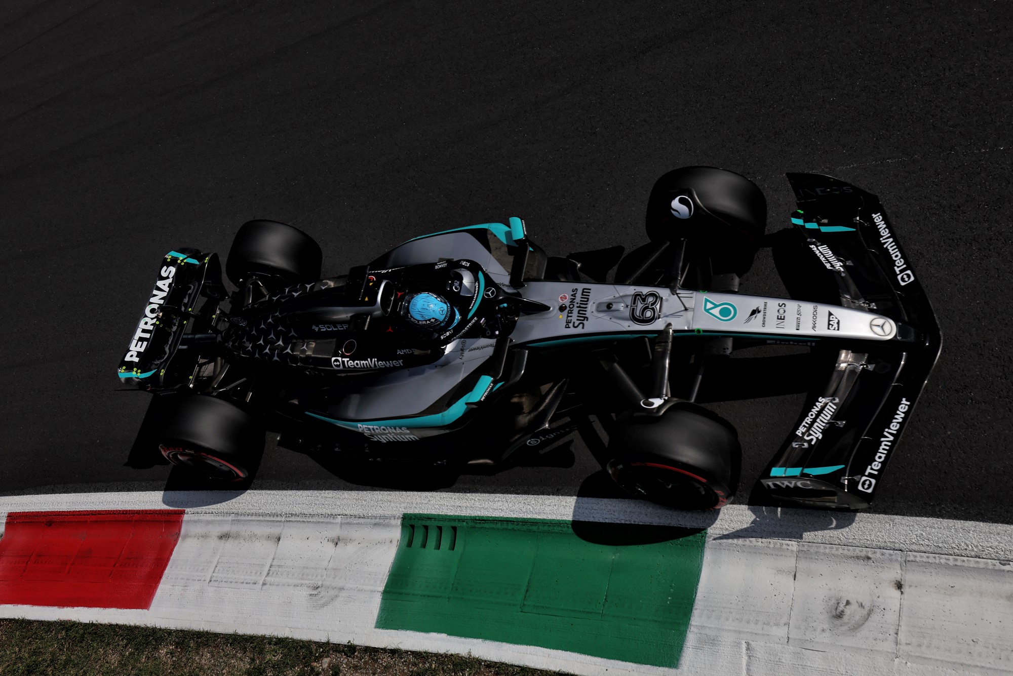 George Russell (GBR) Mercedes AMG F1 W16.