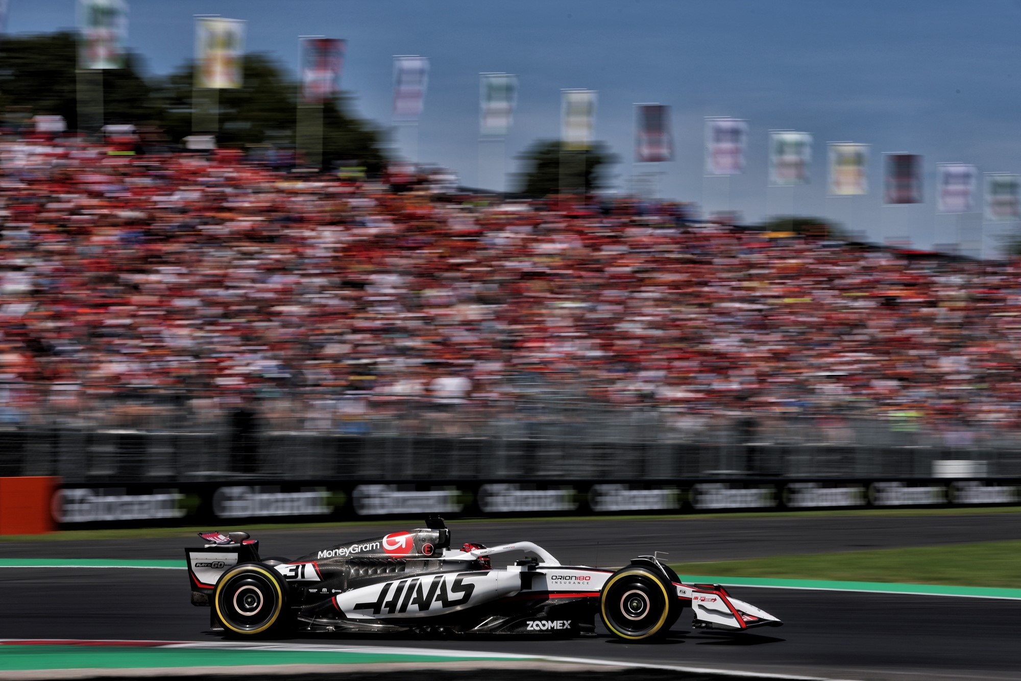 Esteban Ocon (FRA) Haas VF-25.