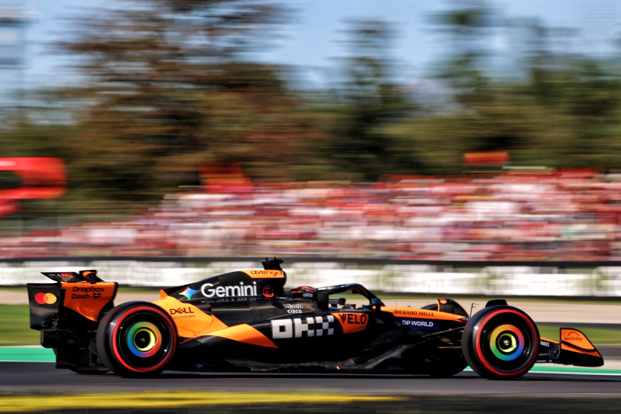 Oscar Piastri (AUS) McLaren MCL39.