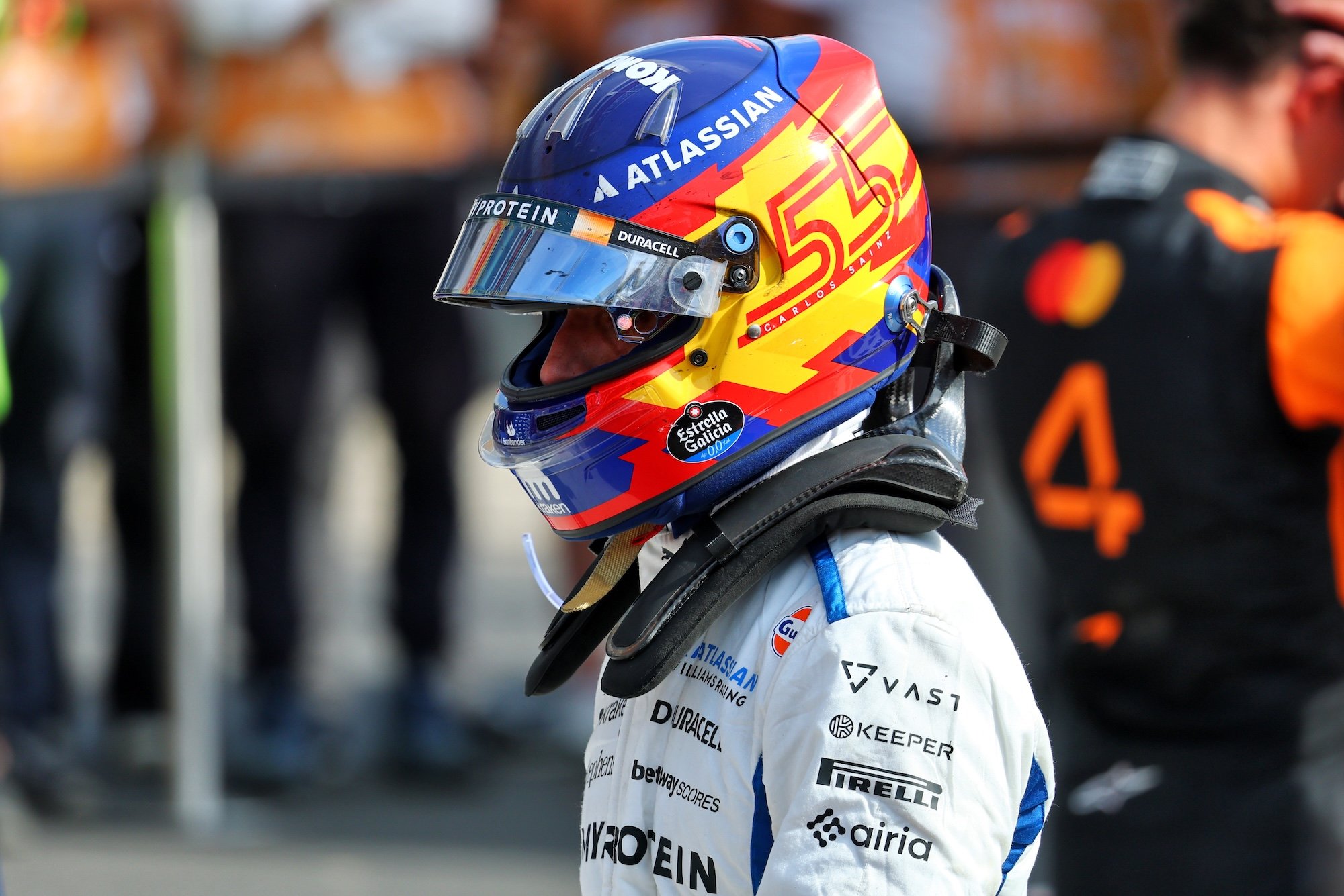 F1: Sainz diz que se tivesse ficado na McLaren poderia chegar ao título Carlos Sainz (ESP) Atlassian Williams Racing in parc ferme.