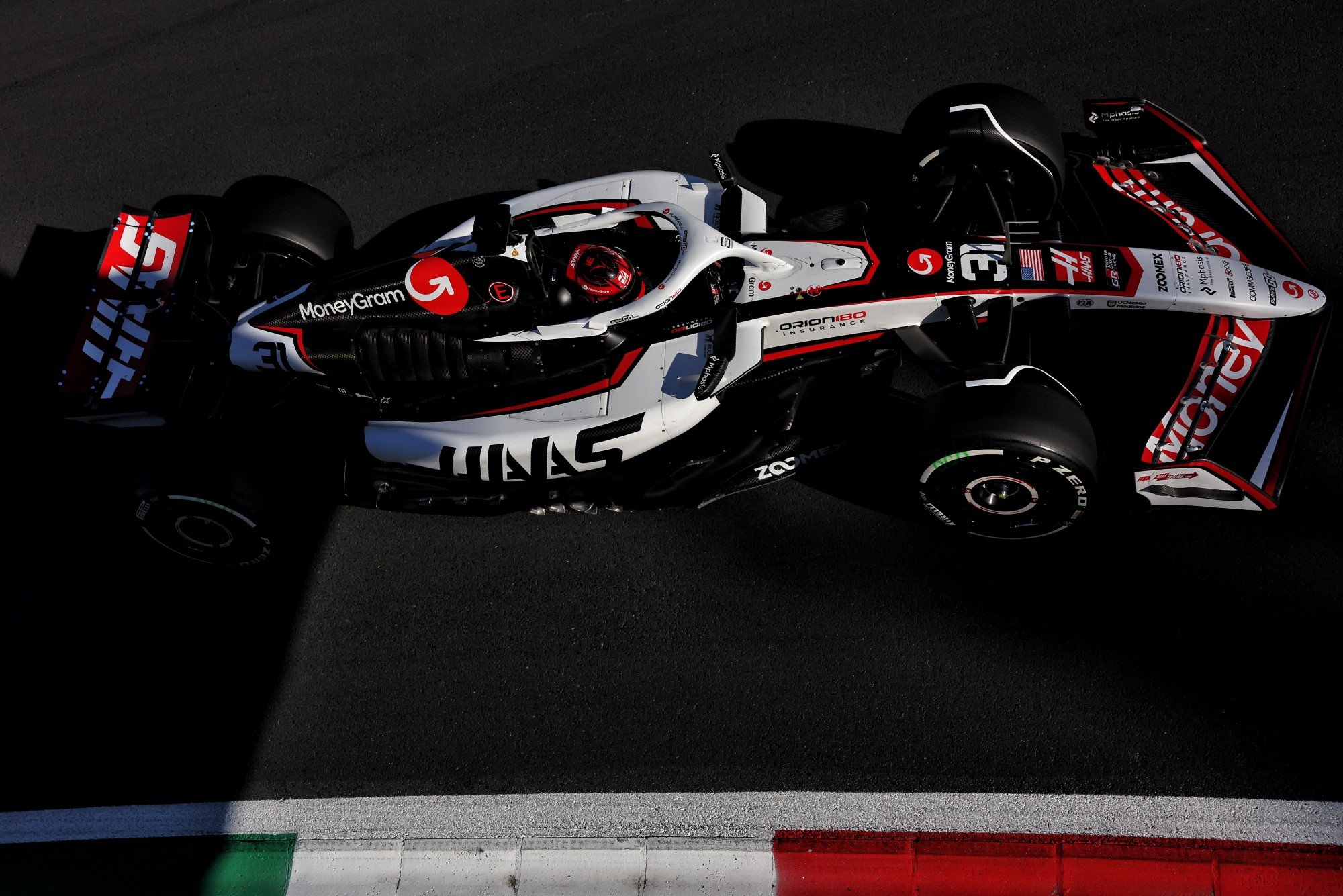 Esteban Ocon (FRA) Haas VF-25.
