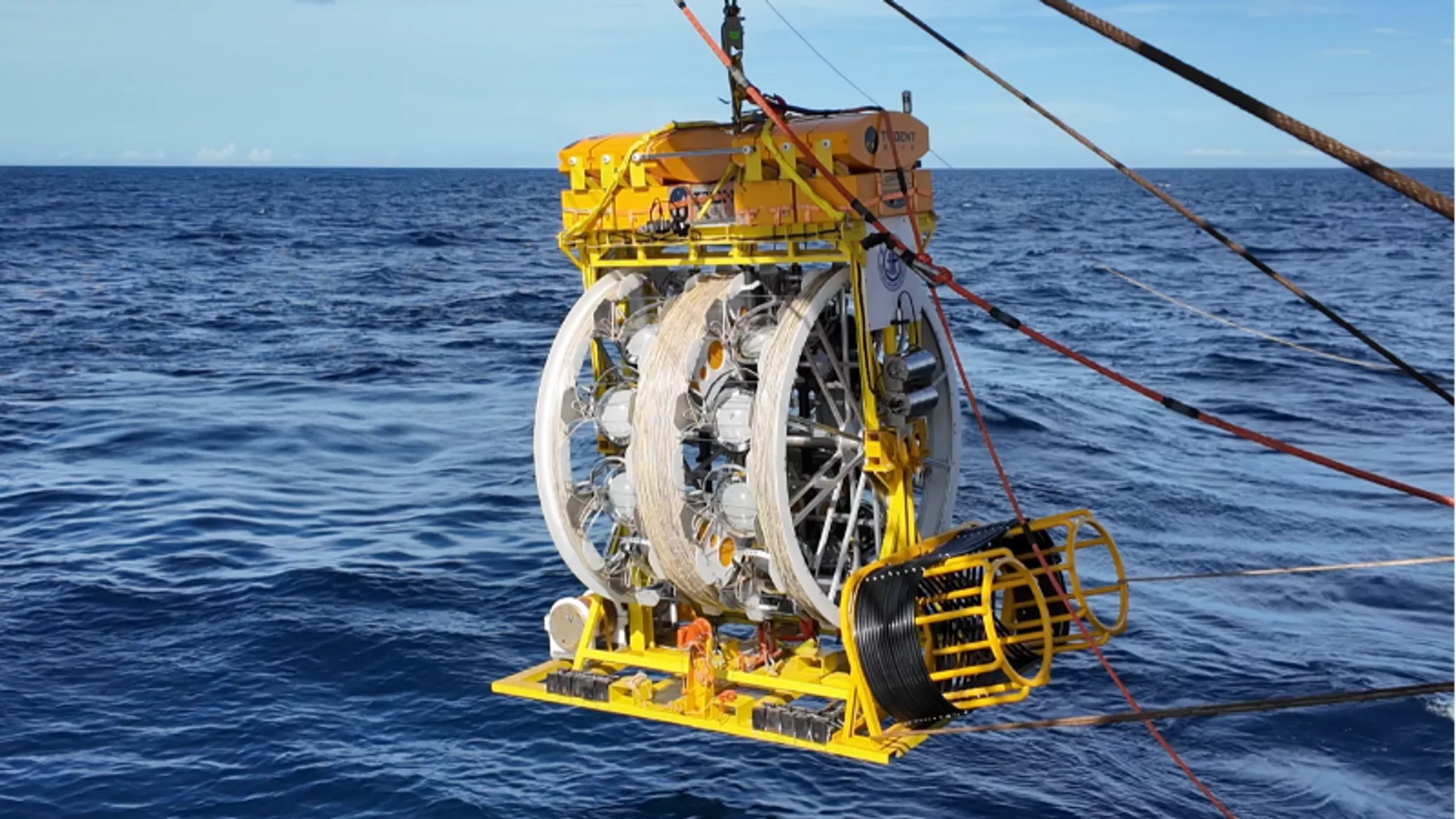 China testa veículo submersível para construir maior observatório de neutrinos no mar profundo (FOTOS) 1