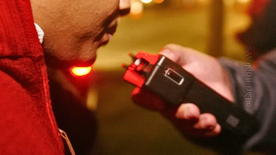 motorista submetido fila bafoometro junto colegas indenizado motorista submetido fila bafoometro junto colegas indenizado