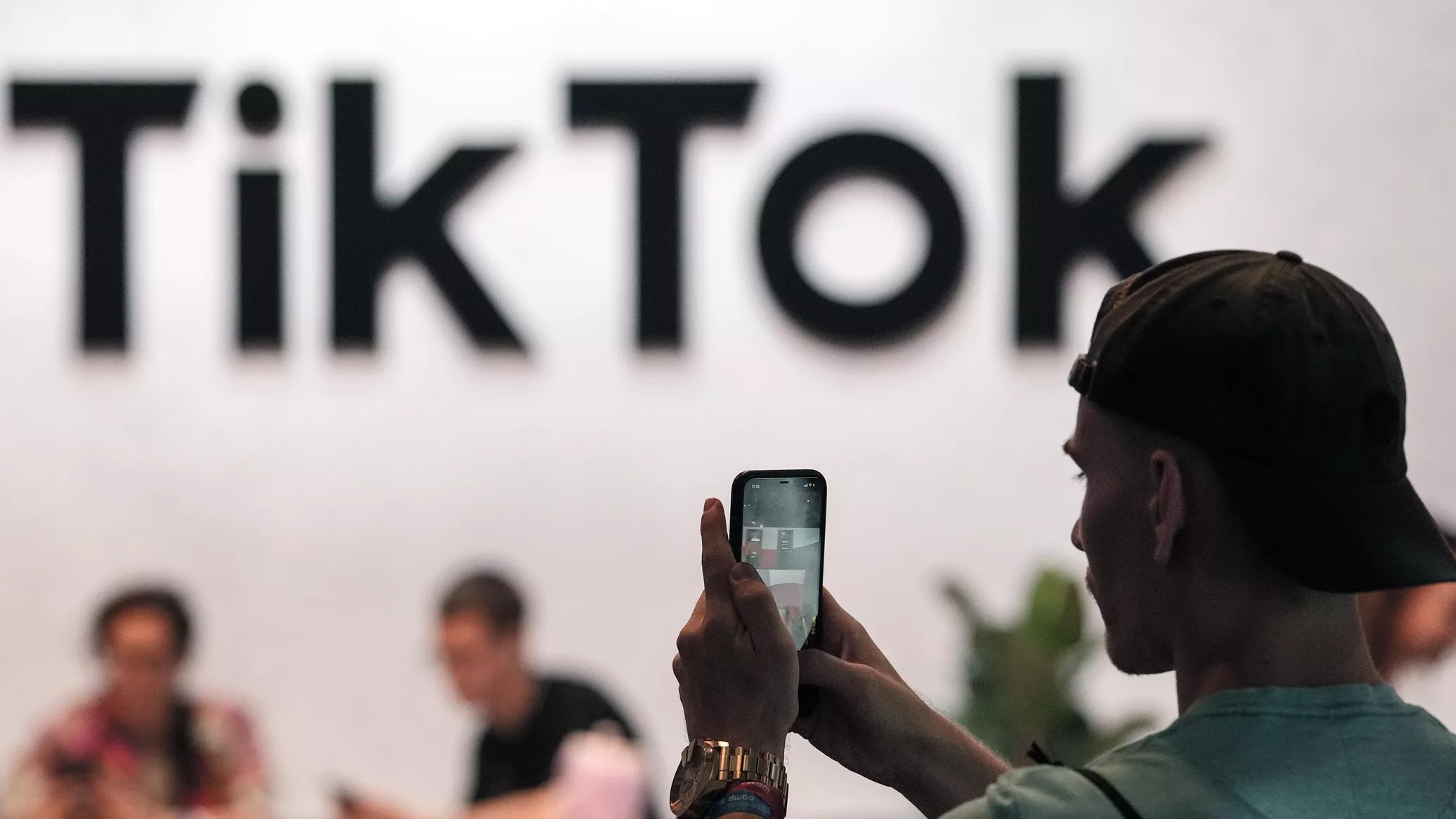 Trump anuncia que TikTok passará ao controle dos EUA após acordo com a China 4
