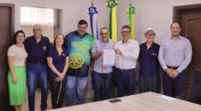 Prefeitura de Diamantino entrega Título de Hóspede Oficial ao Governador do Rotary Internacional 3