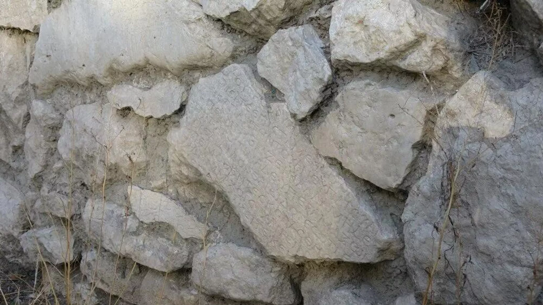 Pedras com carta do imperador romano Caracala são descobertas sob casa rural na Turquia (IMAGENS) 1