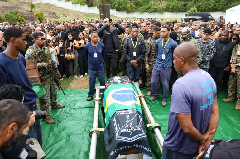 Rio de Janeiro (RJ), 30/10/2025 – Enterro do sargento da Polícia Militar, Heber Carvalho da Fonseca no Cemitério Jardim da Saudade, em Sulacap, no Rio de Janeiro. Foto: Tomaz Silva/Agência Brasil