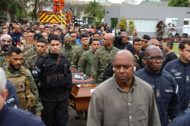 Rio de Janeiro (RJ), 30/10/2025 – Enterro do sargento da Polícia Militar, Heber Carvalho da Fonseca no Cemitério Jardim da Saudade, em Sulacap, no Rio de Janeiro. Foto: Tomaz Silva/Agência Brasil