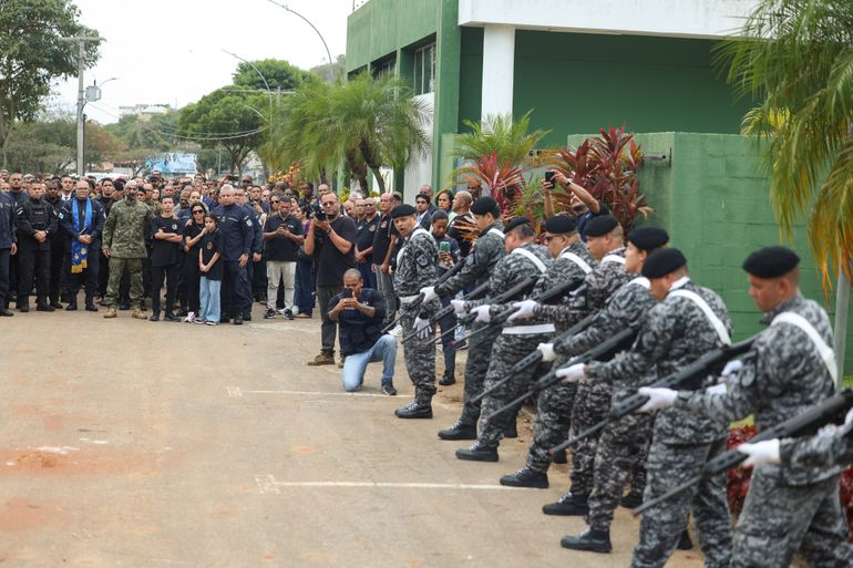 Rio de Janeiro (RJ), 30/10/2025 – Enterro do sargento da Polícia Militar, Heber Carvalho da Fonseca no Cemitério Jardim da Saudade, em Sulacap, no Rio de Janeiro. Foto: Tomaz Silva/Agência Brasil