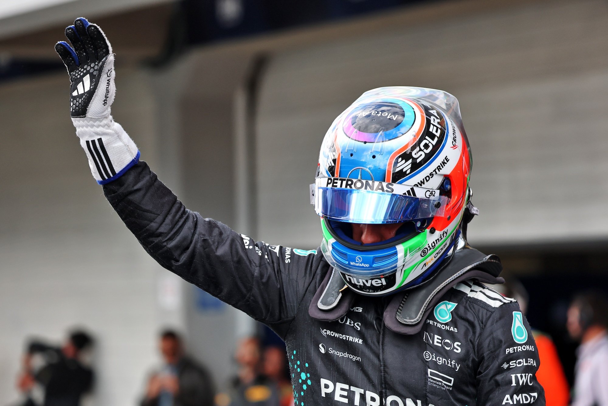 F1: Antonelli aposta em bom desempenho da Mercedes no GP de Las Vegas Andrea Kimi Antonelli (ITA) Mercedes AMG F1 celebrates his second position in qualifying parc ferme.