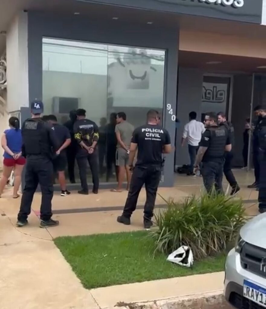 whatsapp-image-2025-11-14-at-12-04-21-881x1024-1