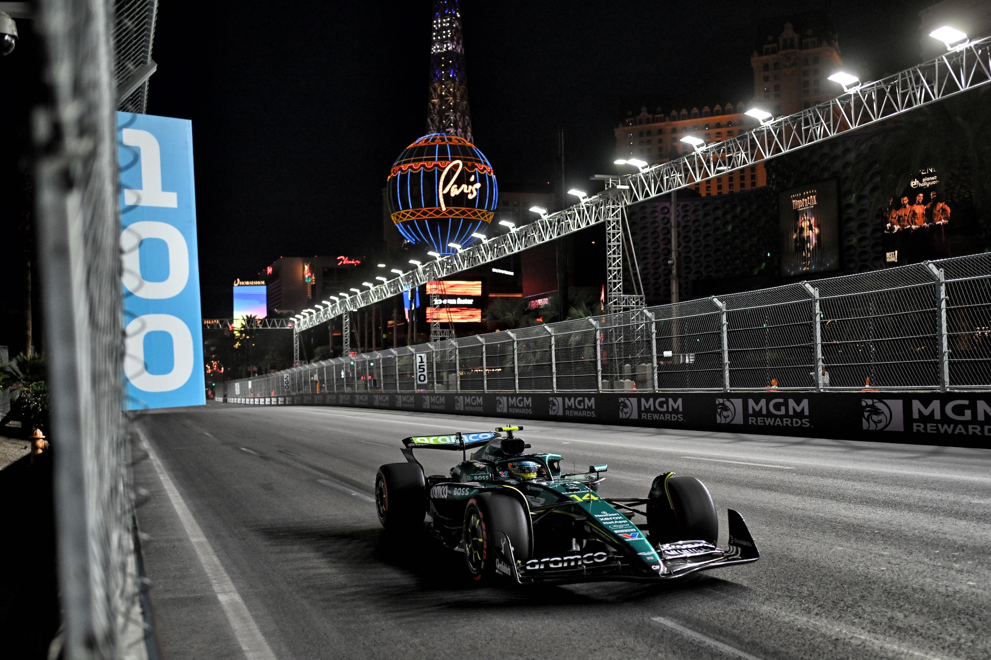 Alonso aponta falhas no asfalto de Las Vegas e critica calendário da Fórmula 1 Fernando Alonso (ESP) Aston Martin F1 Team AMR25.