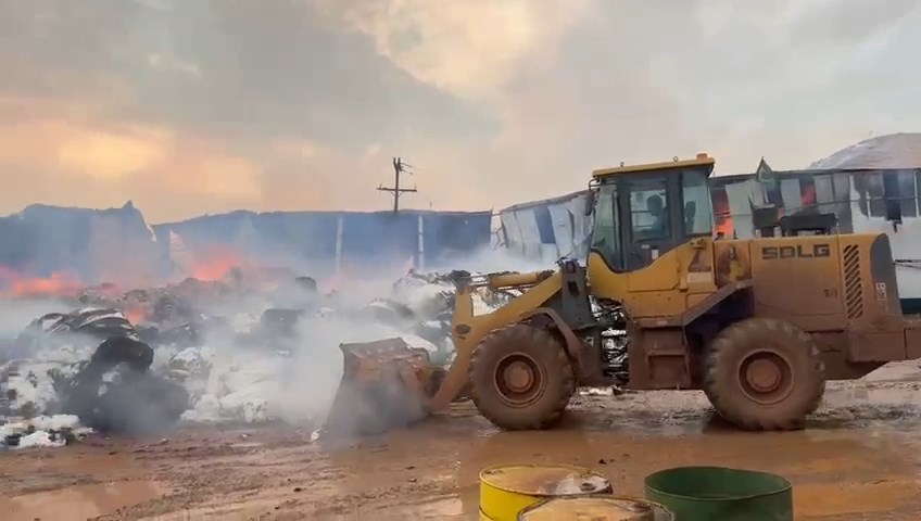 Incêndio de grandes proporções atinge algodoeira às margens da BR-163 em Sorriso 6
