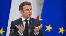 Mídia: Macron defende reequilíbrio econômico entre UE e China e alerta contra tarifas e confronto 2