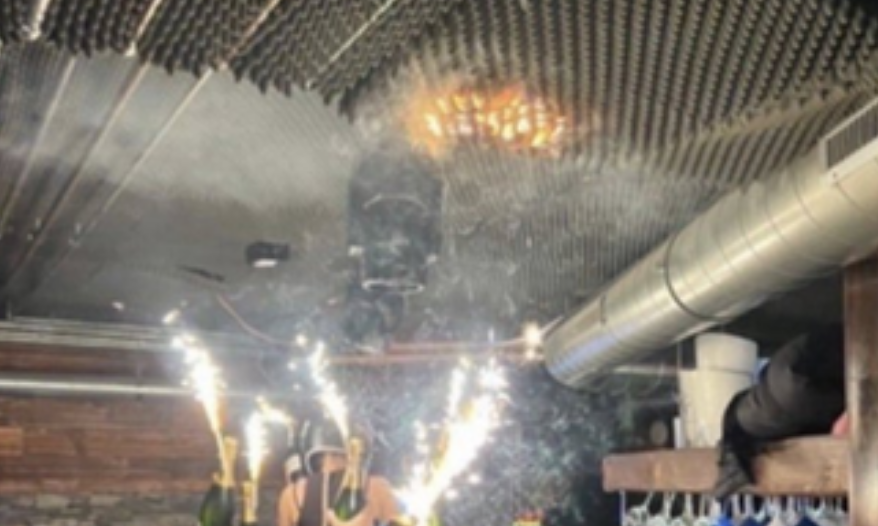 Vídeo mostra jovens filmando início de incêndio em bar na Suíça antes de fuga desesperada 2