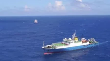 China testa tecnologia inédita e coleta amostras oceânicas a 10 mil metros de profundidade 3